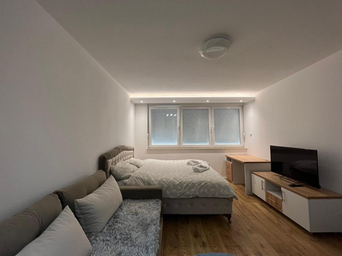 Apartmani Imperial โนวีปาซาร์ ภายนอก รูปภาพ