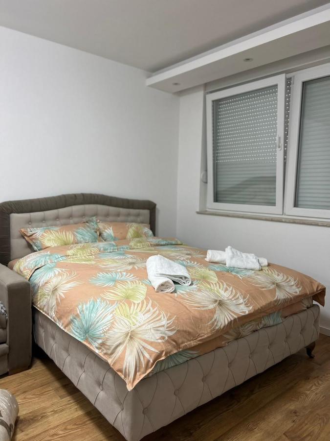 Apartmani Imperial โนวีปาซาร์ ภายนอก รูปภาพ
