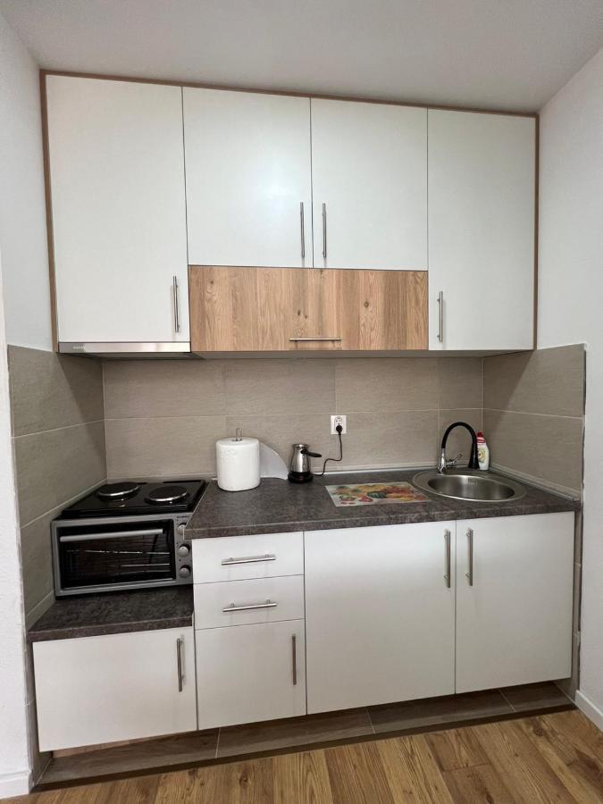 Apartmani Imperial โนวีปาซาร์ ภายนอก รูปภาพ